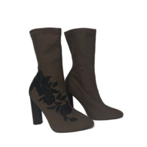 NWOT Qupid boots Womens 6 army green sock black embroidery 4in heel Witchy Retro
